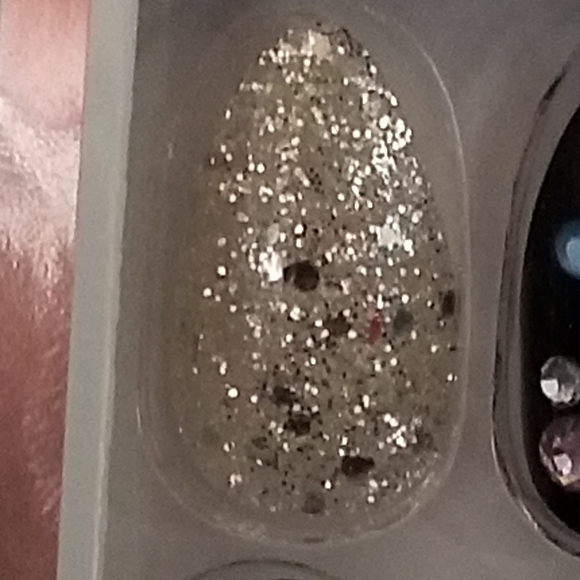 Kiss Jewel Fantasy High Fashion Nails - Picture 4 of 6